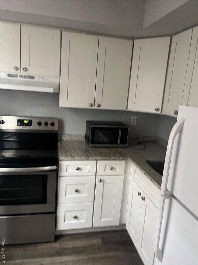 Building Photo - 27 N Rte 303