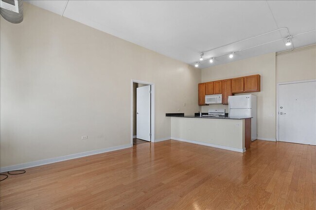 Building Photo - 4015 N Milwaukee Ave