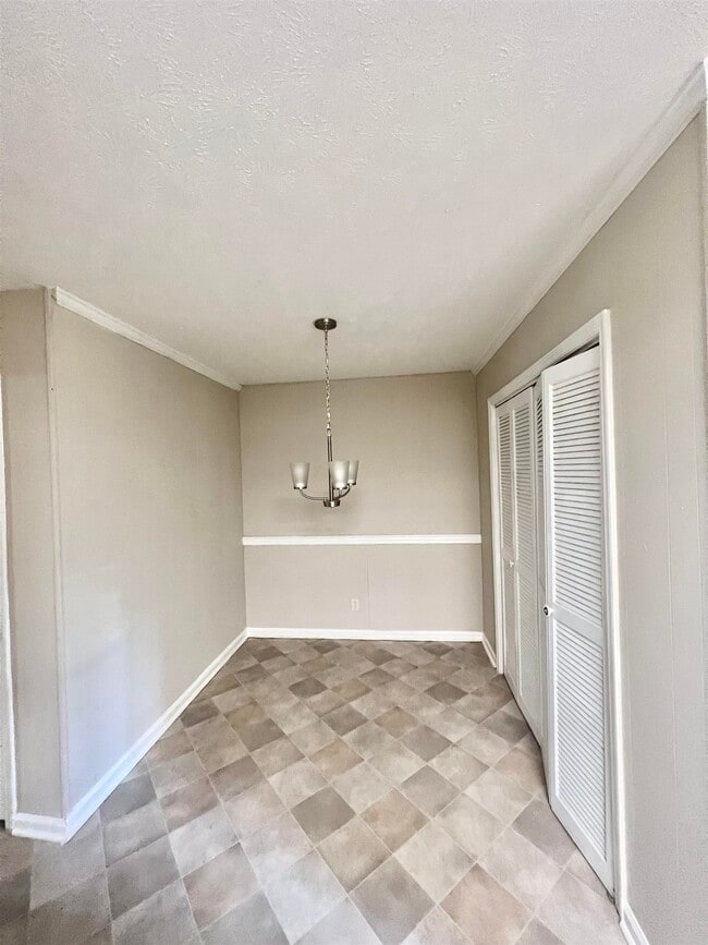 Building Photo - 300 Springdale Dr