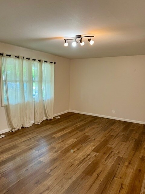 Building Photo - 401 Castlewood Ln