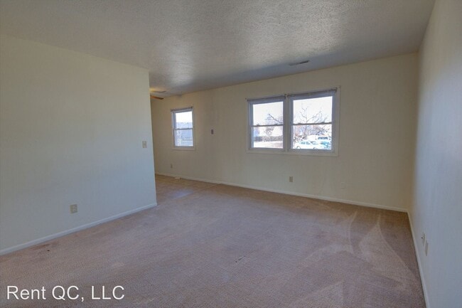 Building Photo - 763 W 61st St