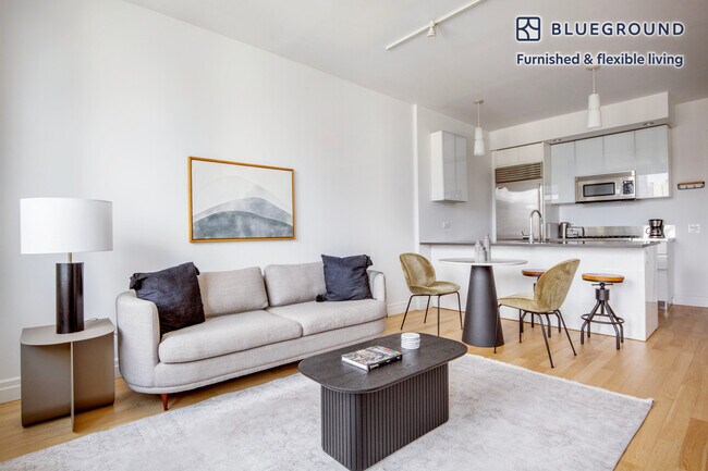 Building Photo - 550 W 54th St