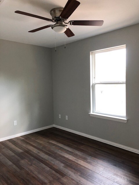 Building Photo - 2021 S Jennings Ave