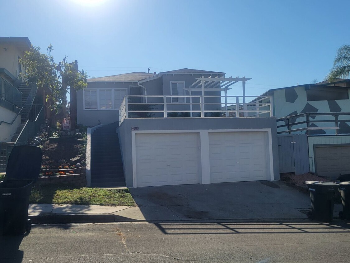2 homes in one lot! Ocean view! Bright and... House Rental in San
