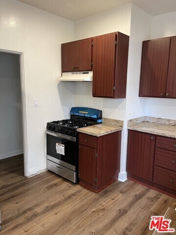 Building Photo - 321 S Reeves Dr