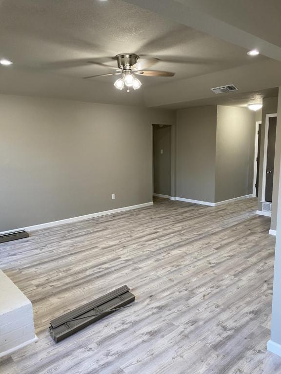 Building Photo - 909 Springhill