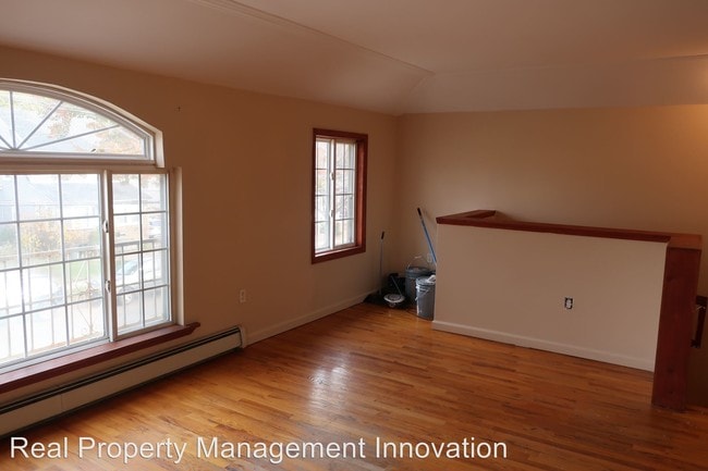 Building Photo - 137-44 Thurston St