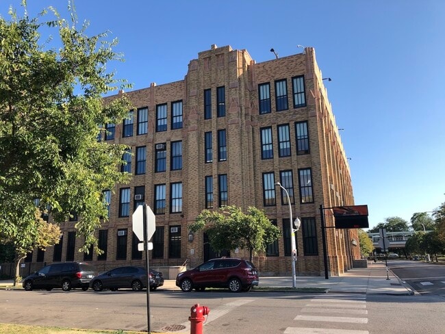 Building Photo - 307 N Central Park Ave