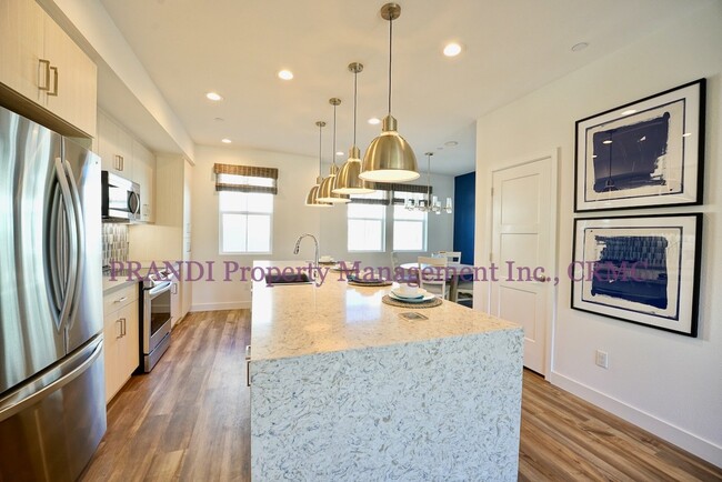 Foto del edificio - Gorgeous Newer Townhome in Southern Novato