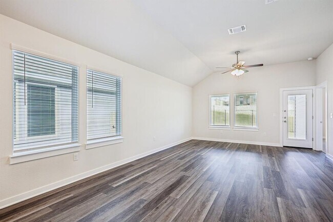 Building Photo - 2304 Delano Dr