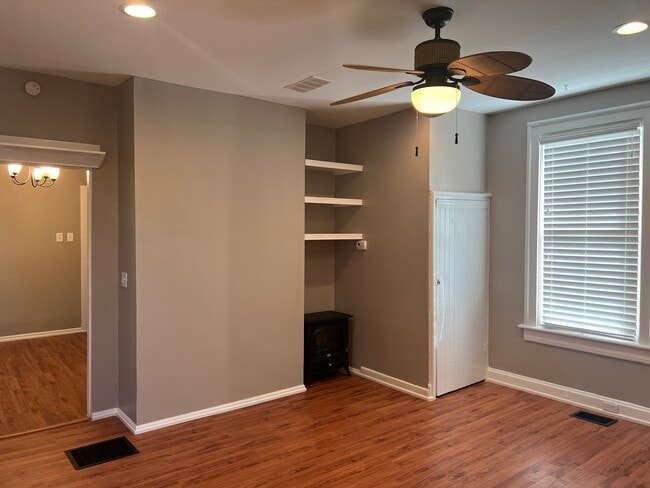 Building Photo - 502 Wirtz Way