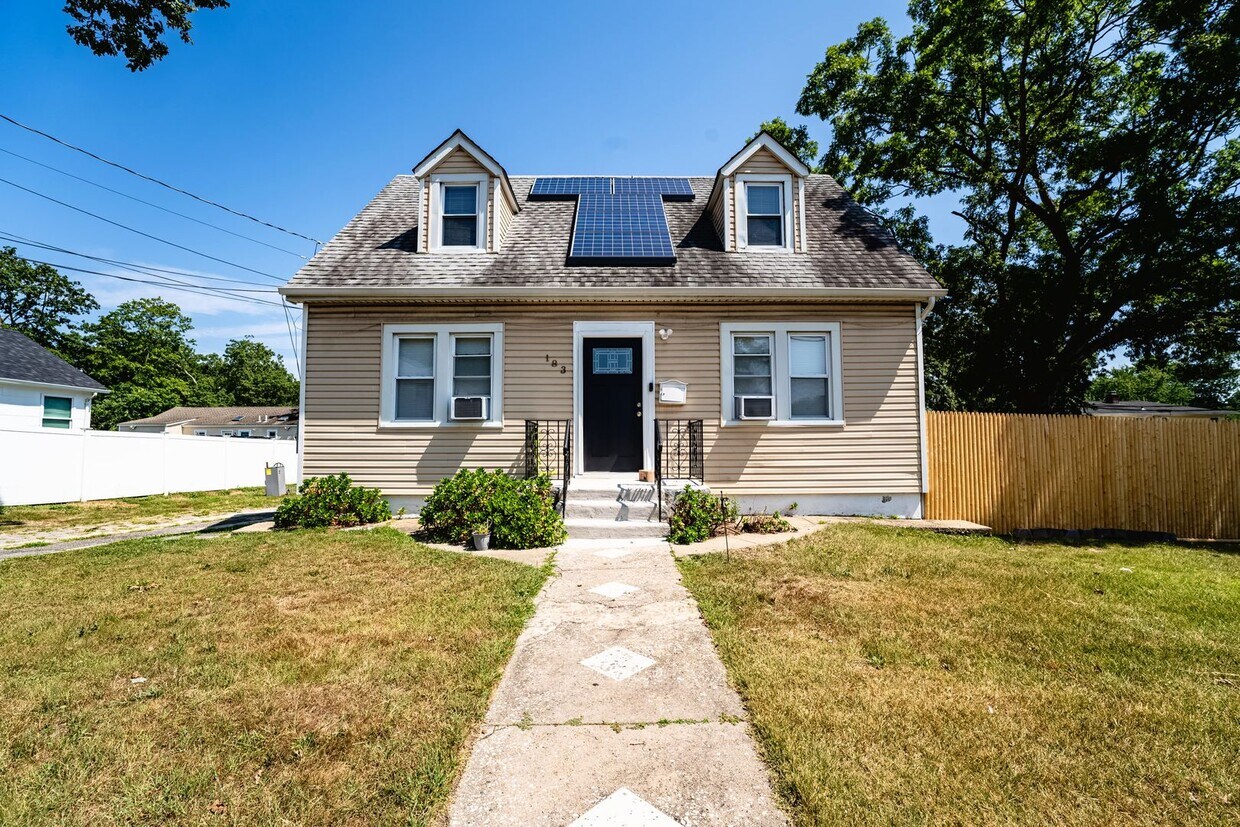 Primary Photo - 183 Commack Rd