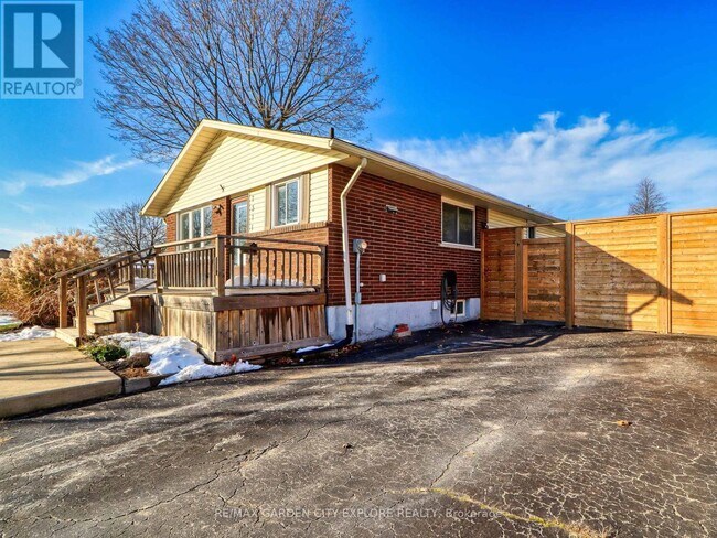 Photo du bâtiment - 7371 N Dorset Pl