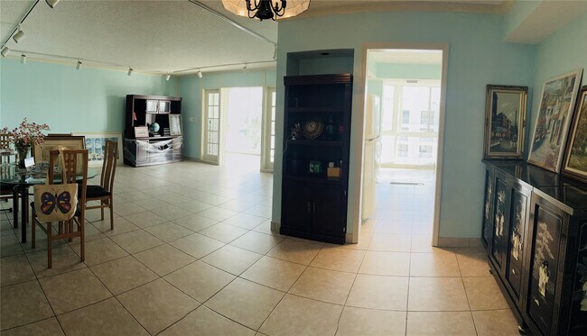 Foto del edificio - 3100 NE 49th St