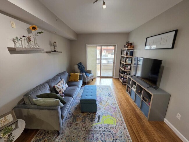 Building Photo - 450 J St