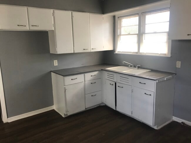 Building Photo - 1901 63rd St