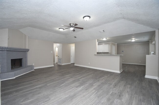 Building Photo - 1302 Gentle Bend Dr