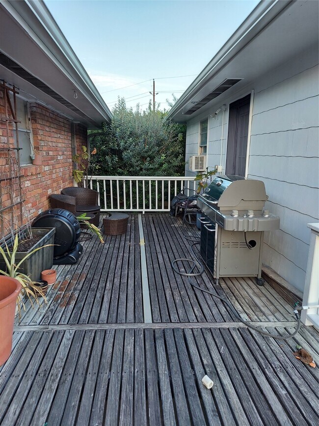 Foto del edificio - 2821 Eastgrove Ln