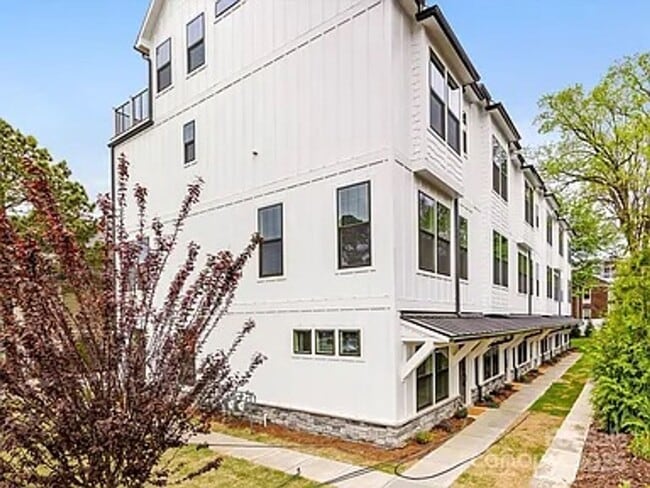 Building Photo - COMING SOON IN DILWORTH! 3 BR/4.5BA | Loft/Bonus Room w/Rooftop Terrace