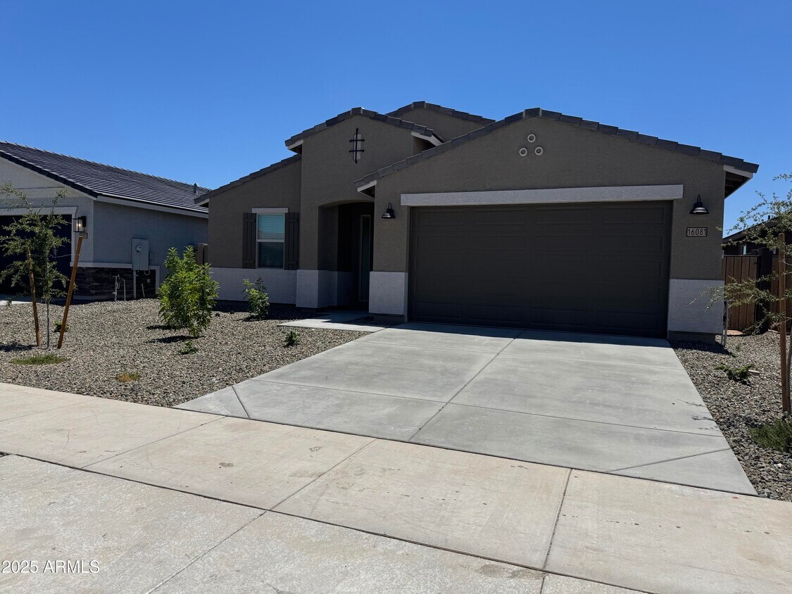 Building Photo - 16081 W Remuda Dr