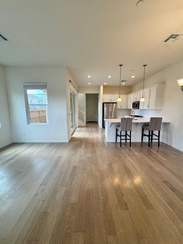Foto del edificio - 4389 Natomas Central Dr