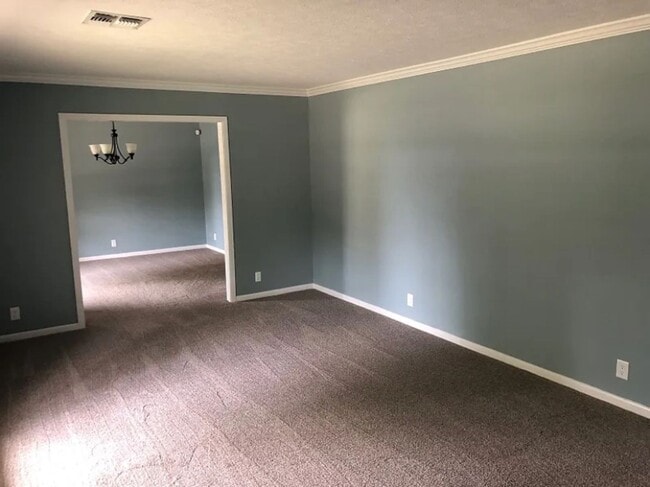 Building Photo - AVAILABLE NOW! CALL US FOR A SHOWING!
