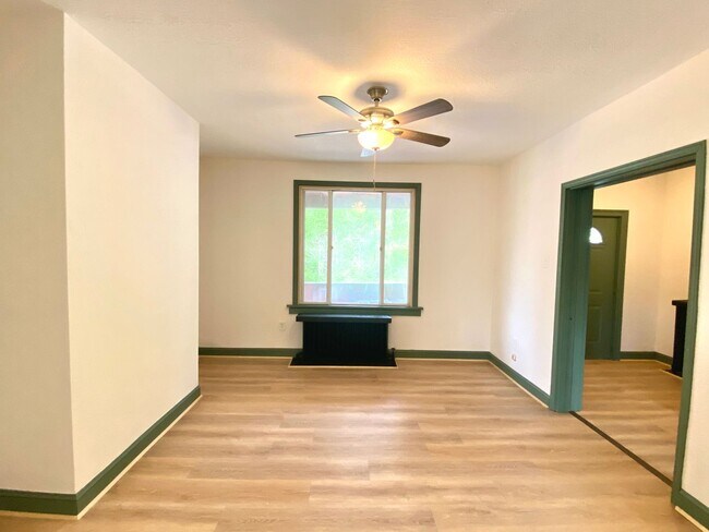 Foto del edificio - 3 Bed/1 Bath Home in Beechview with Bonus ...