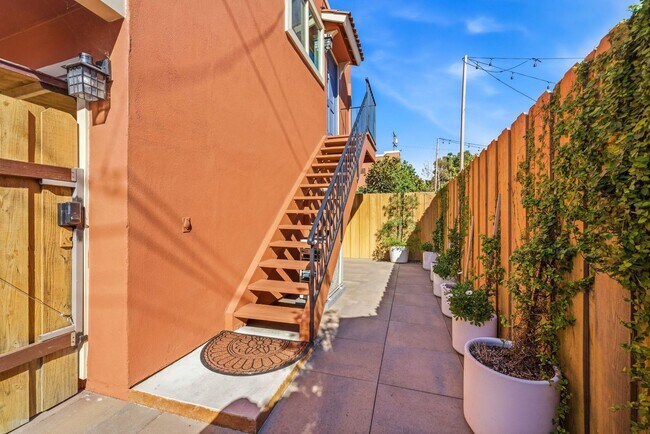 Foto del edificio - Updated and Well Maintained 2 Bedroom Apartment in the Heart of Old Towne Orange