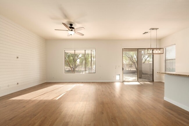 Building Photo - 3687 E Oxford Ln