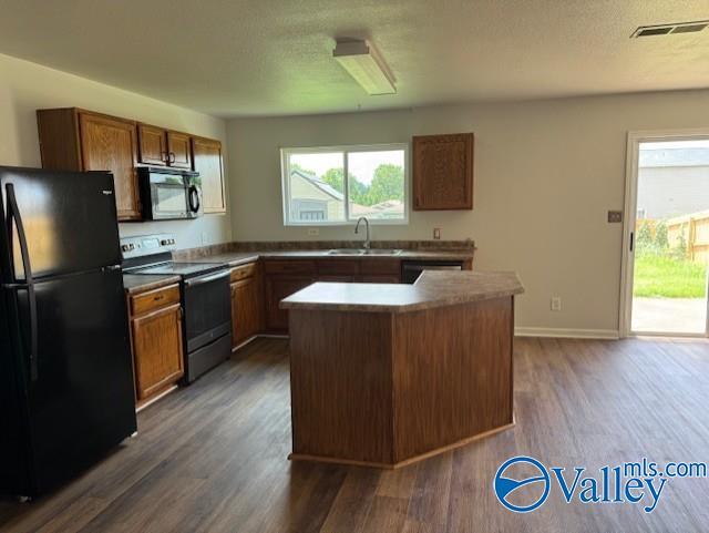Foto del edificio - 15261 Tyler Mill Dr