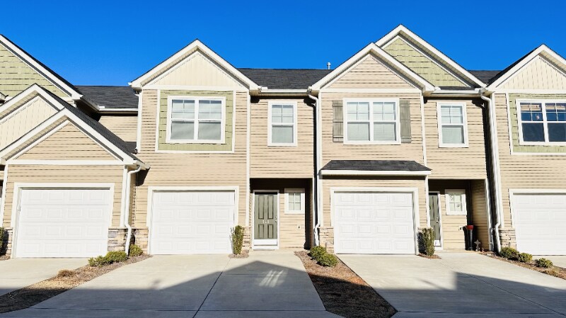 Primary Photo - 813 Stonebriar St