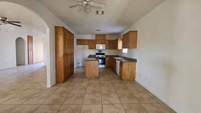 Foto del edificio - Bright and Open 3-Bed, 2-Bath Home on Kare...