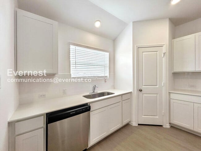 Building Photo - 300 Dreyer