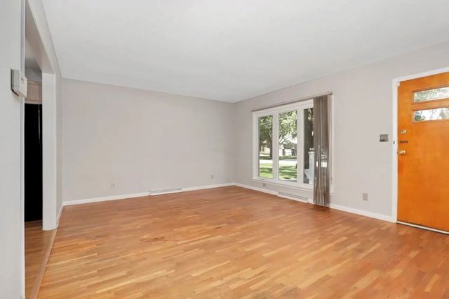Building Photo - Charming 2 Bedroom Home in Normal