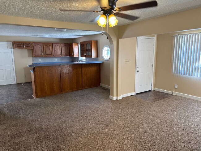 Building Photo - 3 Bedroom 2 Bath in Republic!  $1195