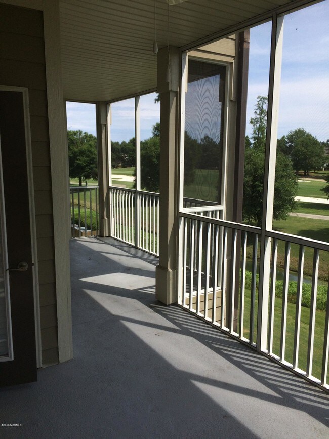 Building Photo - 395 S Crow Creek Dr