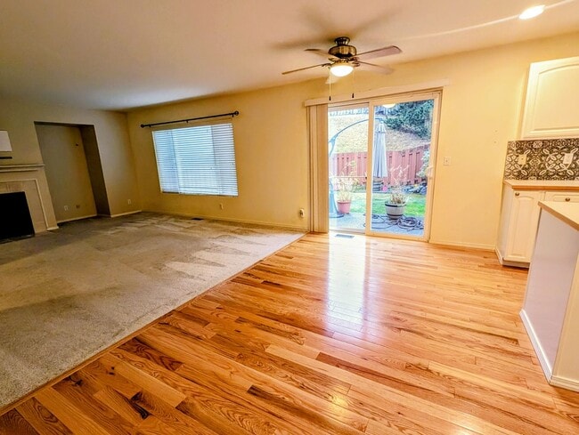 Building Photo - Nice 3 Bedroom plus den/flex space Home in...