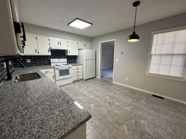 Foto del edificio - 1949 Heatherwood Dr