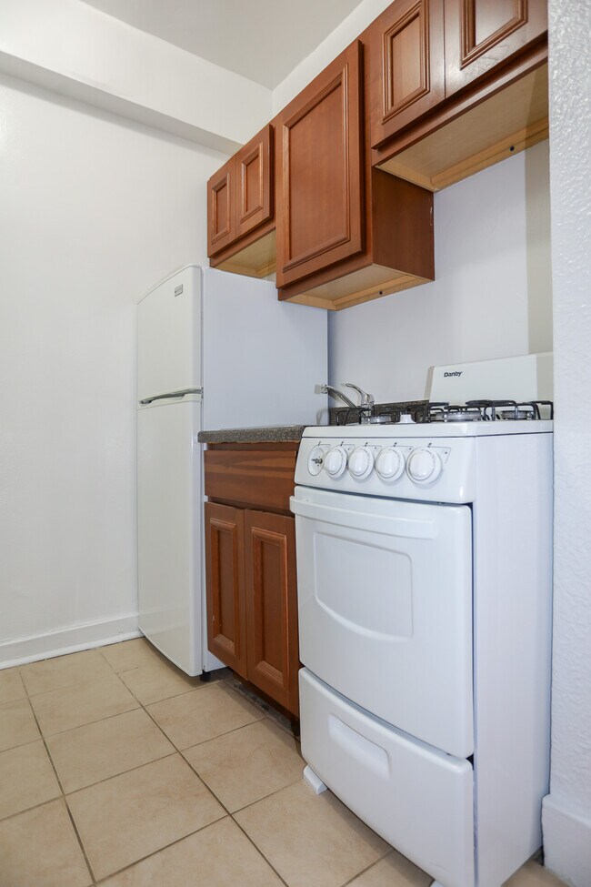 Building Photo - 6233 N Winthrop Ave
