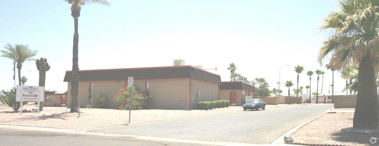Primary Photo - Broadway Estates
