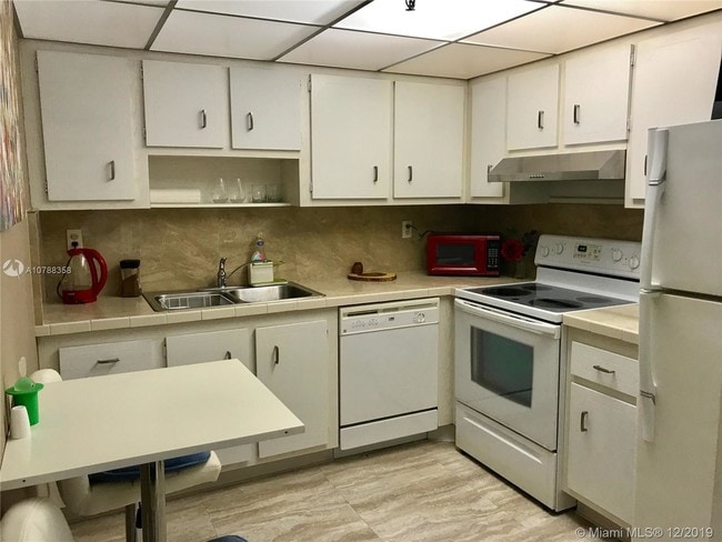 Building Photo - 250  181st Dr  415 Sunny Isles Beach Fl 33160