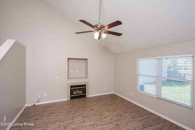 Foto del edificio - 6607 Hunters Creek Blvd