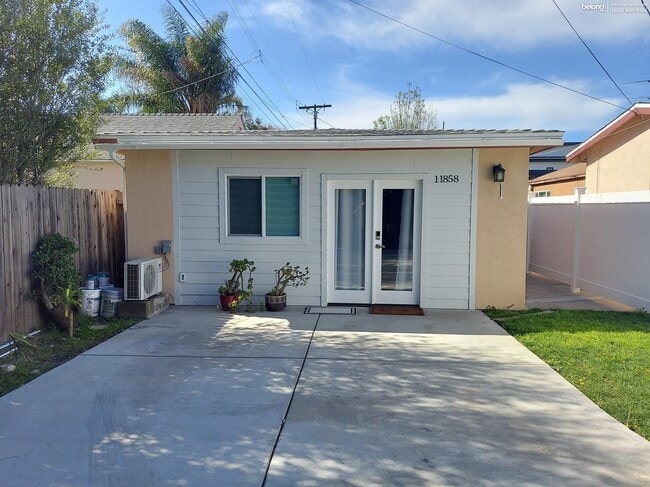 Building Photo - 11858 Beatrice St