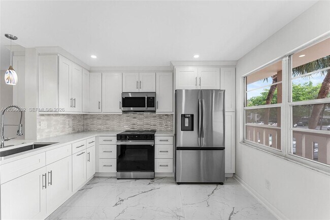 Building Photo - 2303 Lucaya Ln