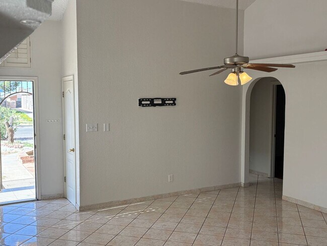 Foto del edificio - Charming 3 bedroom, 2 bath home in East El...