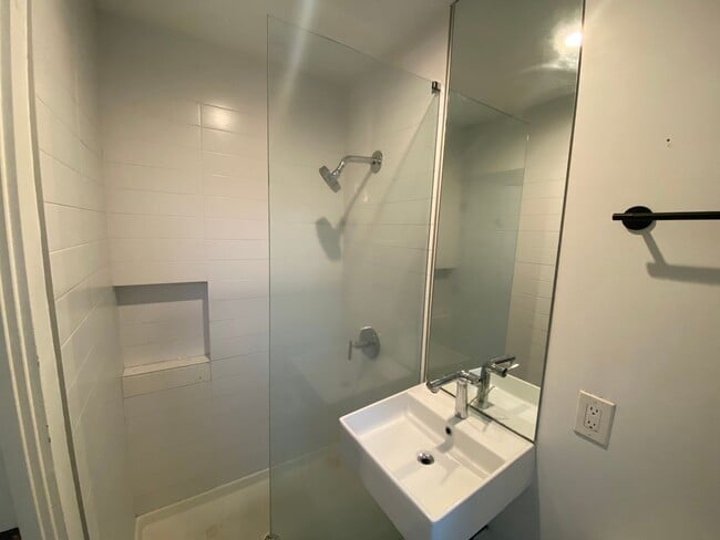 Photo - 528 W Culver St Apartment