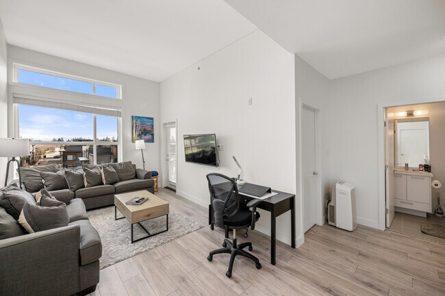 Photo du bâtiment - Rare Penthouse Opportunity at Wyatt!