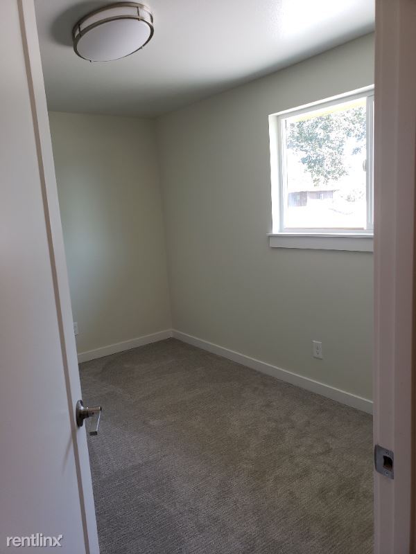 Building Photo - 3 br, 1.5 bath Townhome - 10404 12th Ave Ct S