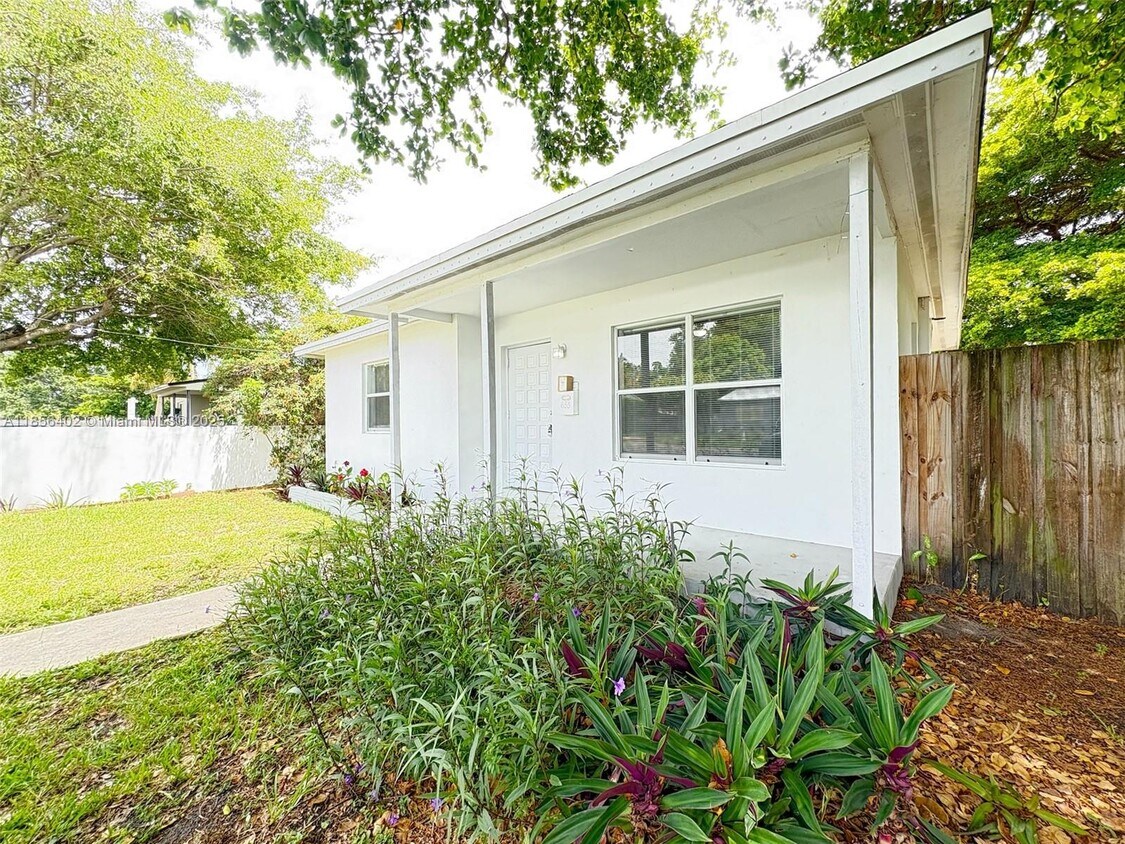 Foto principal - 655 SW 6th St