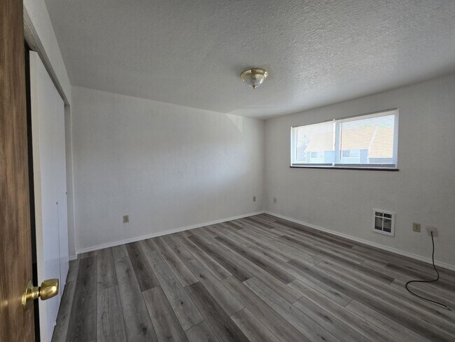 Foto del edificio - 140 NE Atkinson Ct